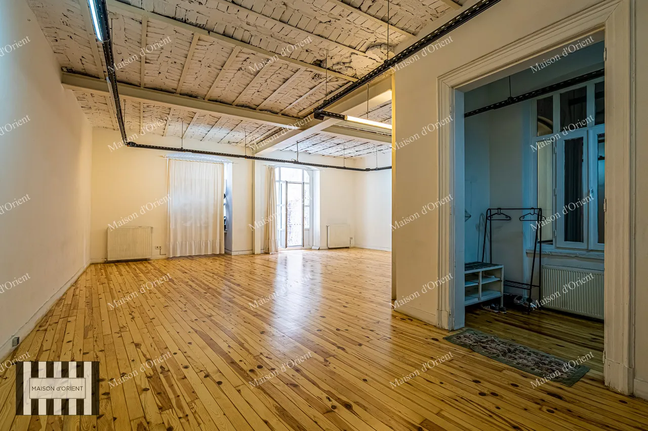 6-Storey Historical Atlas Apartments for Sale in Asmalı Mescit - 3