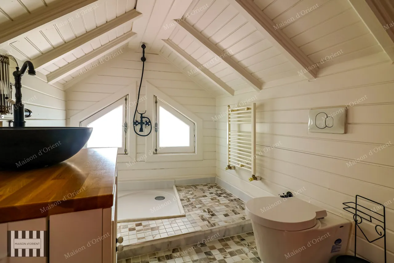 3+1 Detached House with Garden for Sale in Cihangir