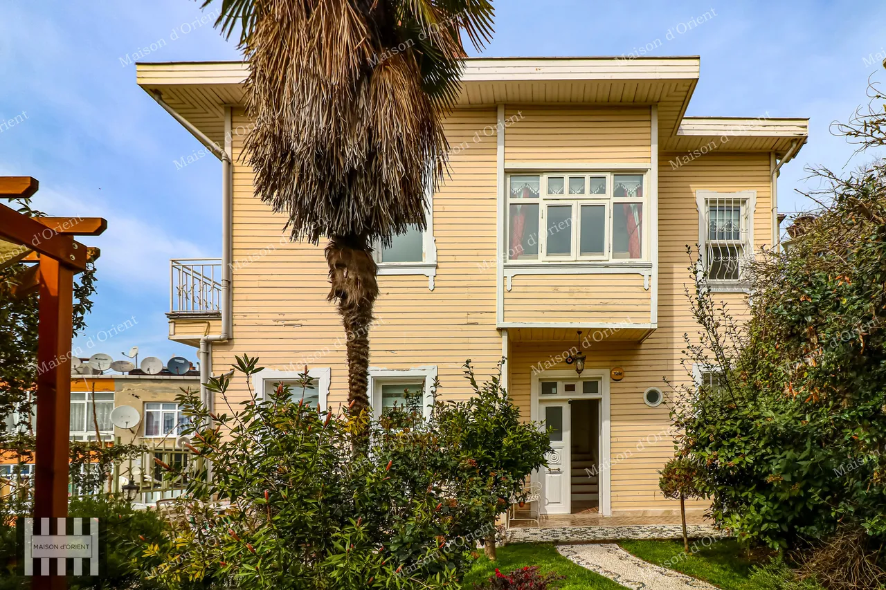 4+1 Historical House for Sale in Aynalı Çeşme