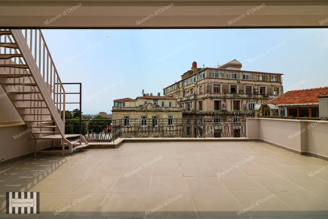 900sqm 5-Storeys Rental Building in Historical Tunel Square - 5