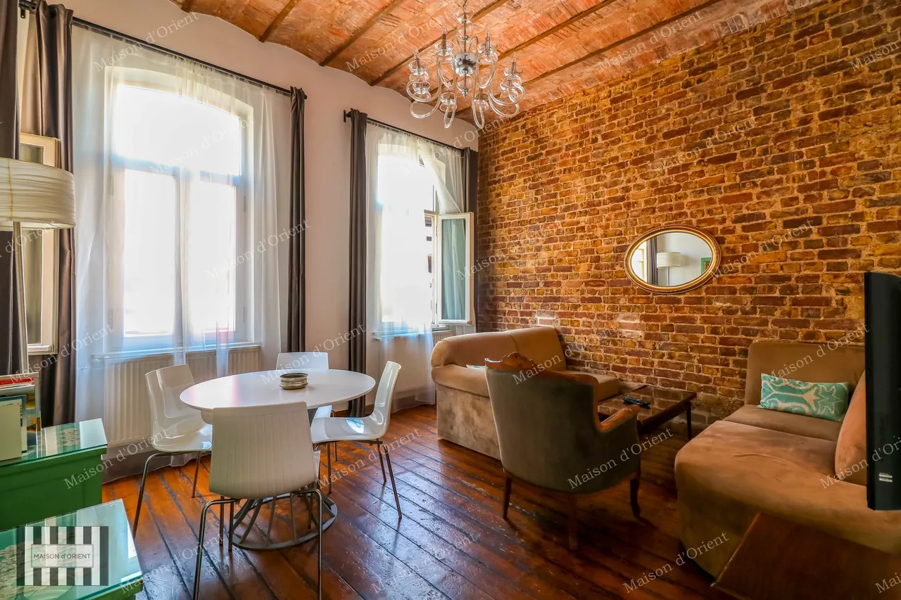 "2+1 Furnished Rental Flat in Historical Apartment, Galata"