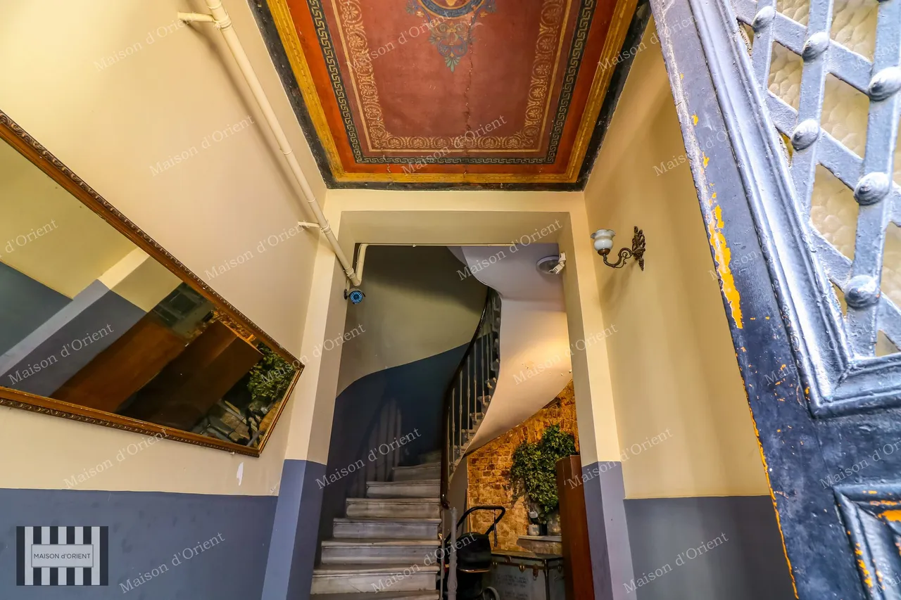 "2+1 Furnished Rental Flat in Historical Apartment, Galata" - 5